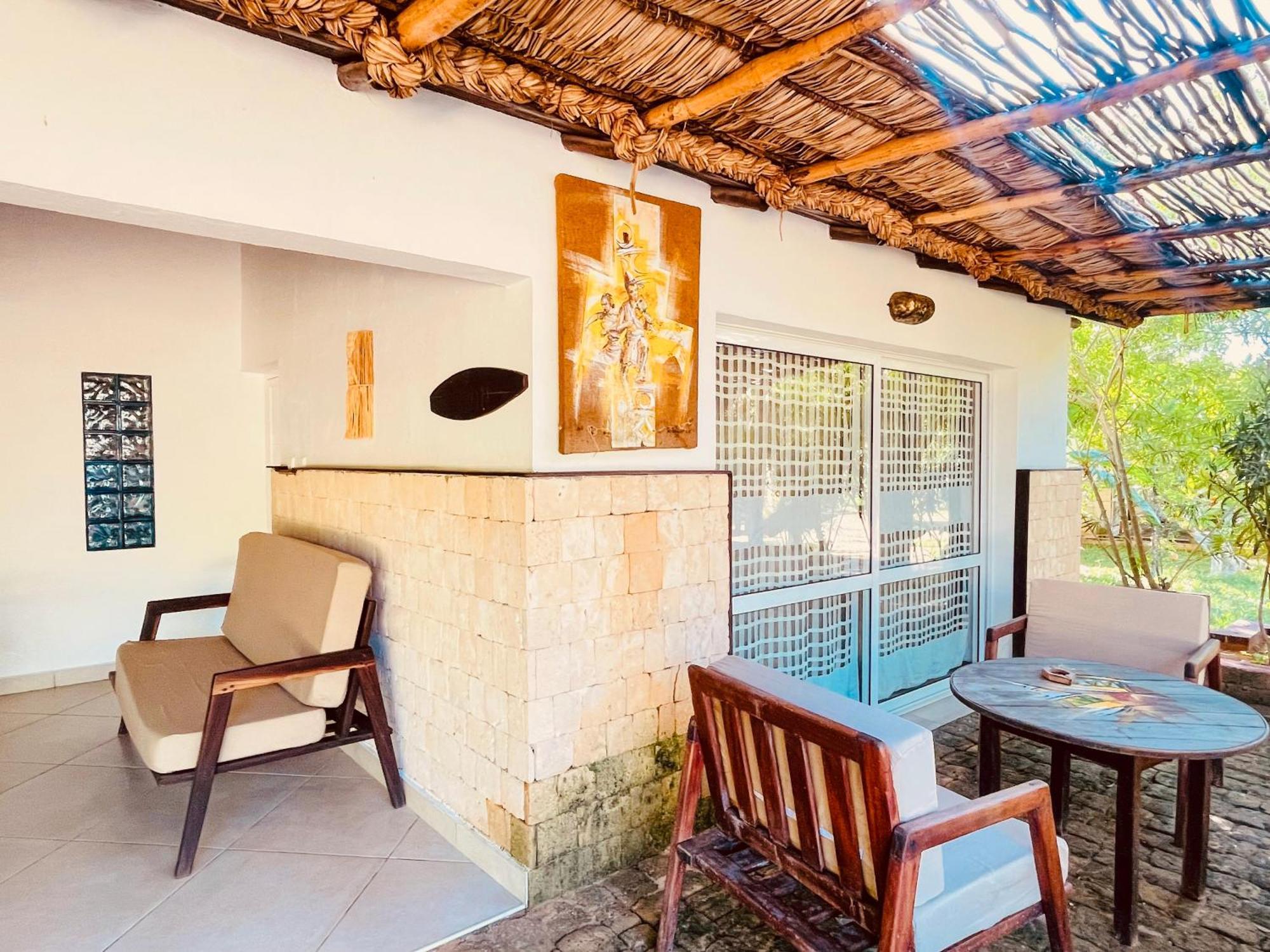 Vovo Telo Lodge Toliara Luaran gambar