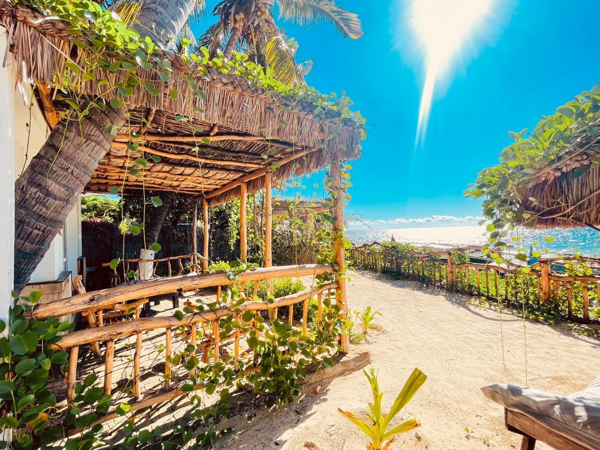 Vovo Telo Lodge Toliara Luaran gambar