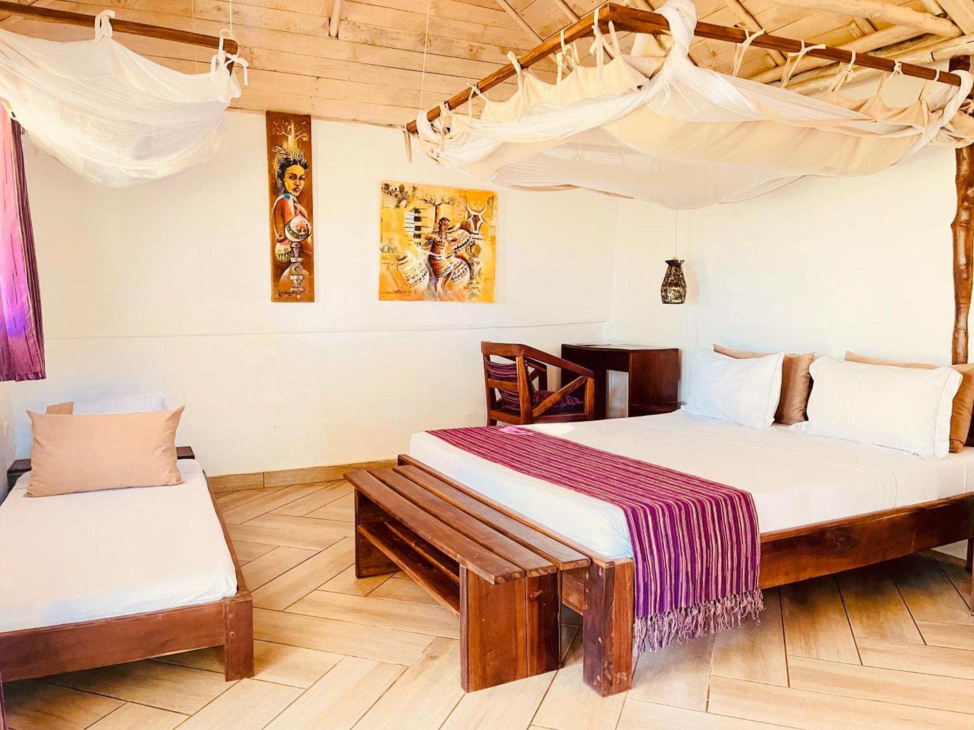 Vovo Telo Lodge Toliara Luaran gambar