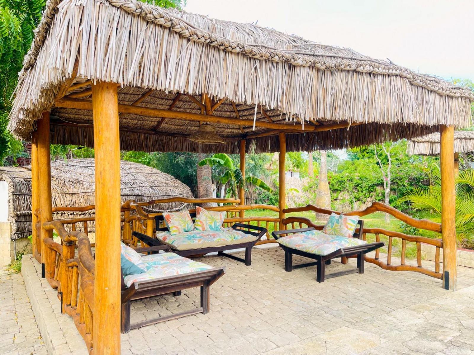 Vovo Telo Lodge Toliara Luaran gambar