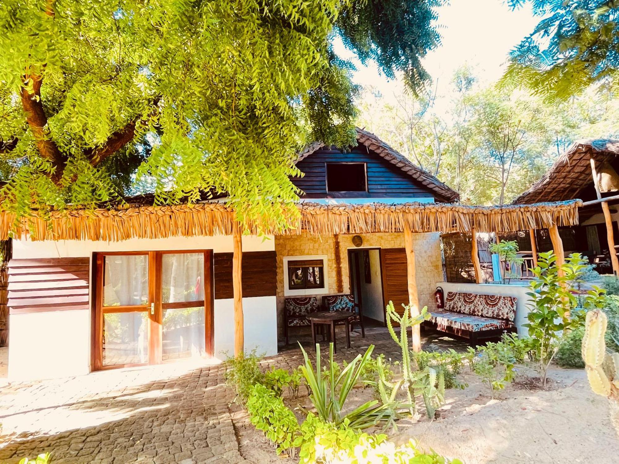 Vovo Telo Lodge Toliara Luaran gambar
