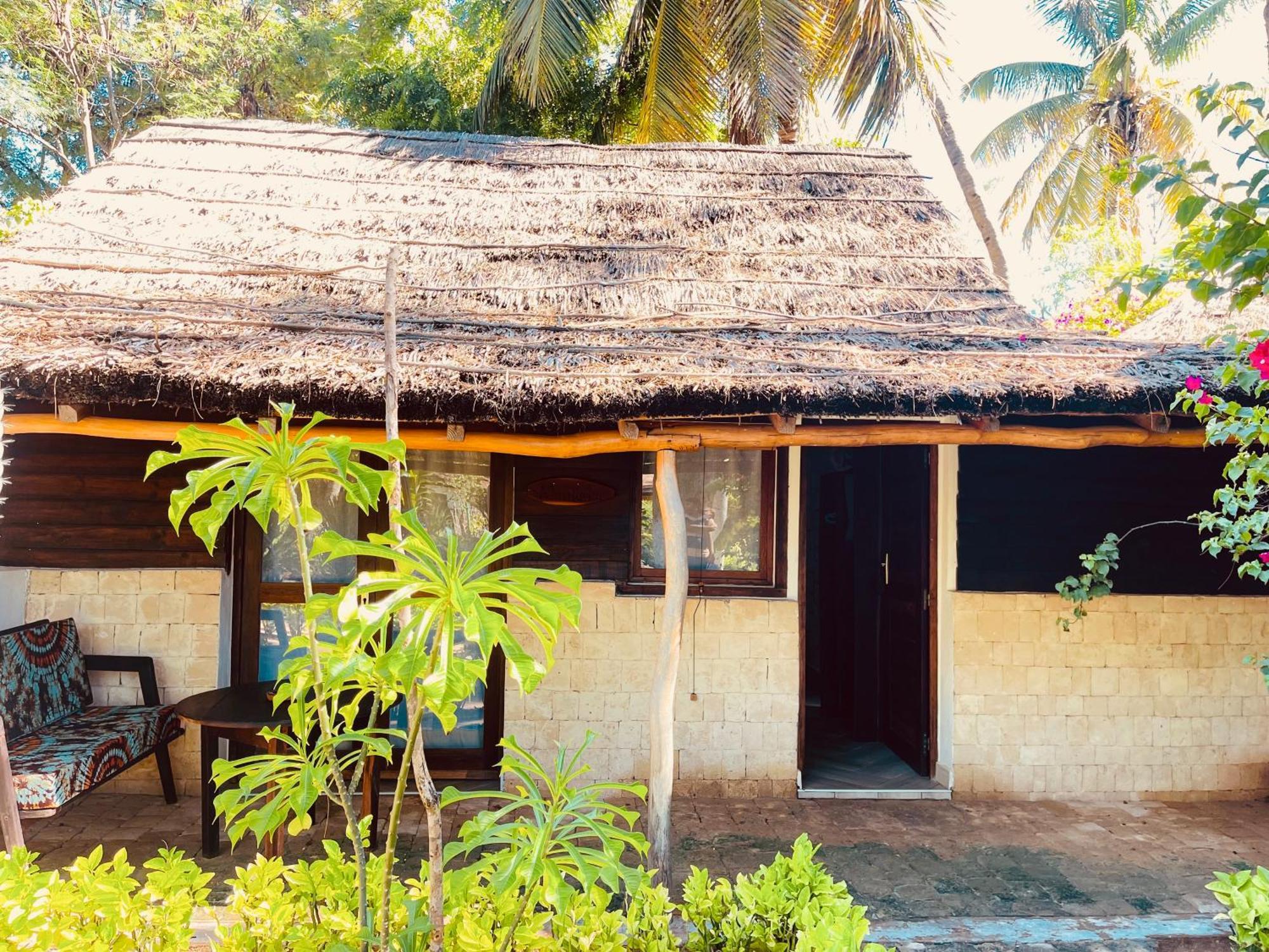 Vovo Telo Lodge Toliara Luaran gambar
