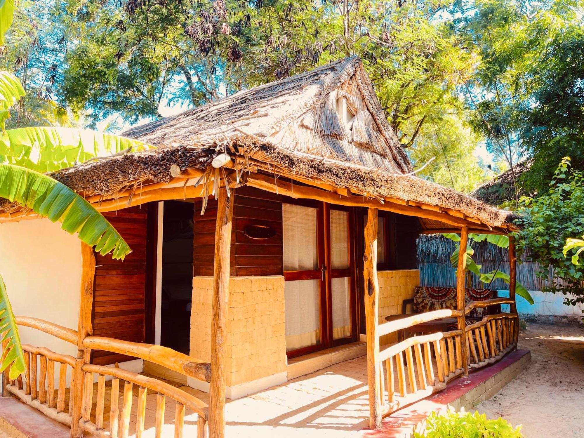 Vovo Telo Lodge Toliara Luaran gambar