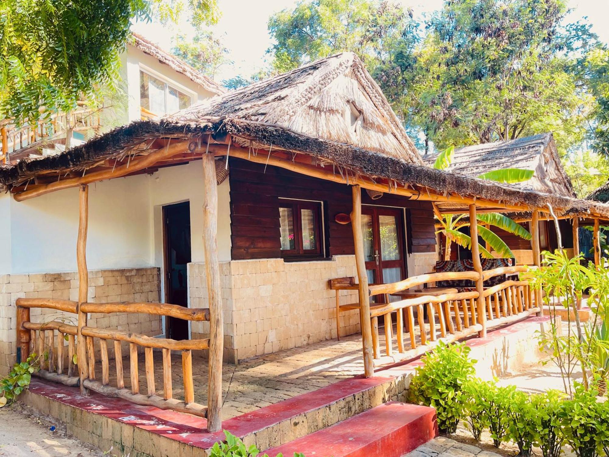 Vovo Telo Lodge Toliara Luaran gambar