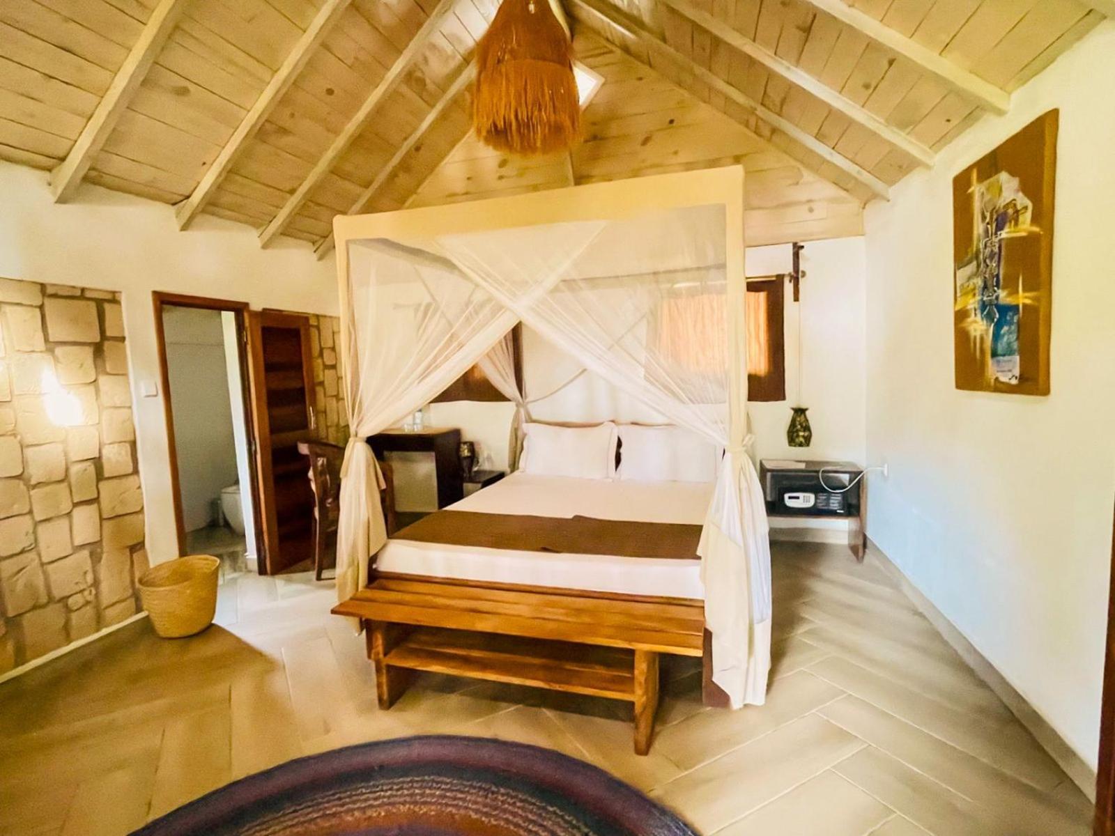 Vovo Telo Lodge Toliara Luaran gambar